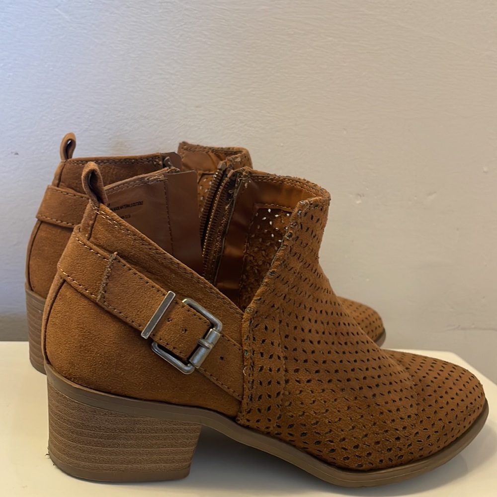 Universal Thread~Size 8 - image 2